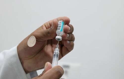 Vacina da Pfizer para crianças de 6 meses deve chegar ao Brasil na próxima semana