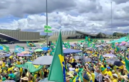 Manifestantes vão às ruas no feriado para protestar contra o resultado das eleições 2022