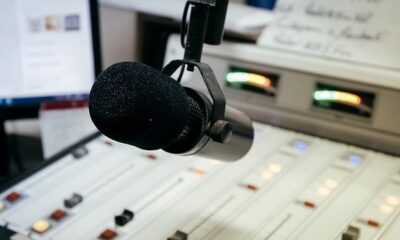 Rádios educativas: plano prevê outorgas em mais de mil municípios até 2026; confira lista