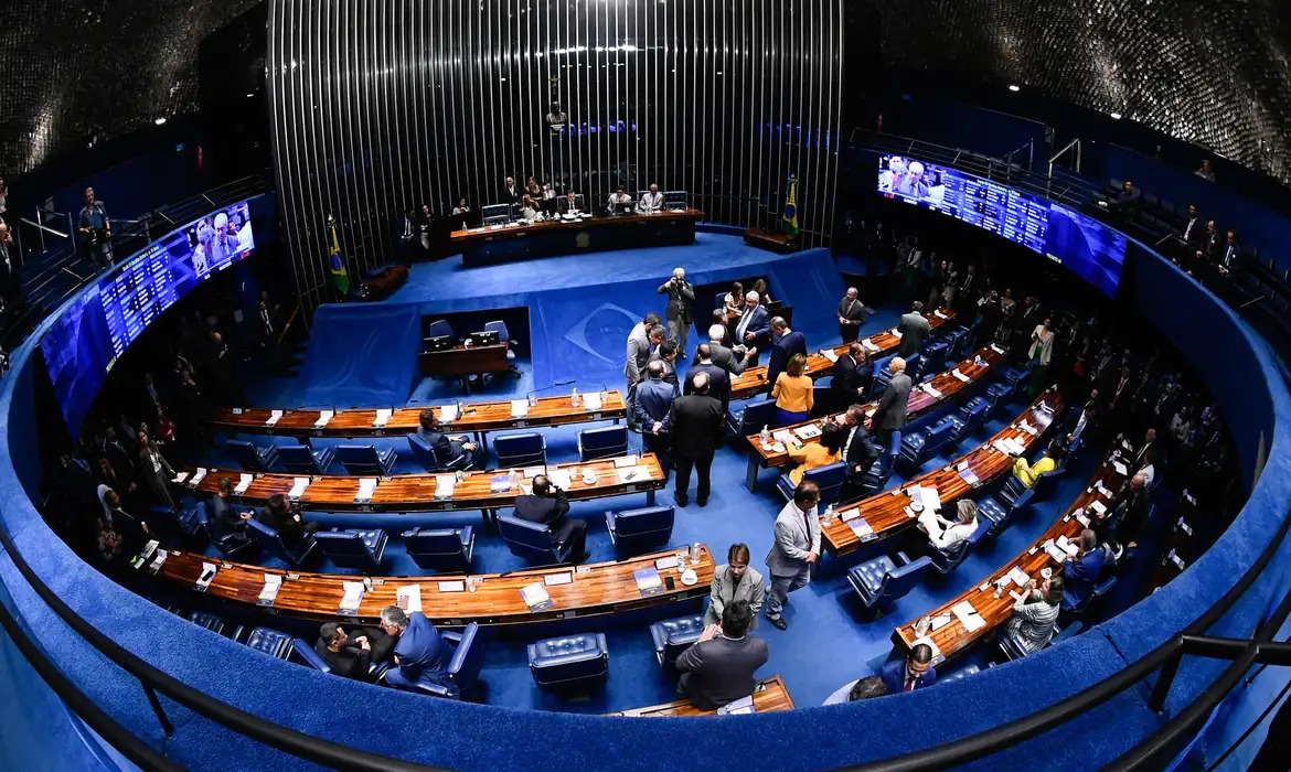 Projeto aumenta pena para desvios para desvio de recursos públicos em educação, saúde e seguridade social