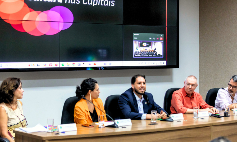 Livros, jogos eletrônicos e cinema são os gêneros culturais preferidos dos brasileiros das capitais, revela pesquisa