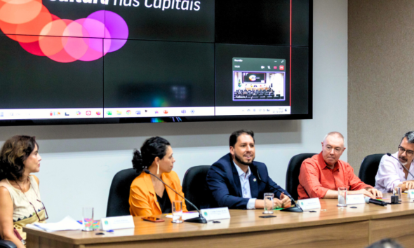 Livros, jogos eletrônicos e cinema são os gêneros culturais preferidos dos brasileiros das capitais, revela pesquisa