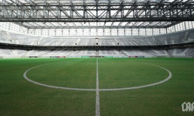 Sintético ou natural: o que está em debate em relação aos tipos de gramado utilizados no futebol?