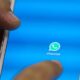 Bolsa Família: CAIXA alerta beneficiários para golpes por SMS e WhatsApp