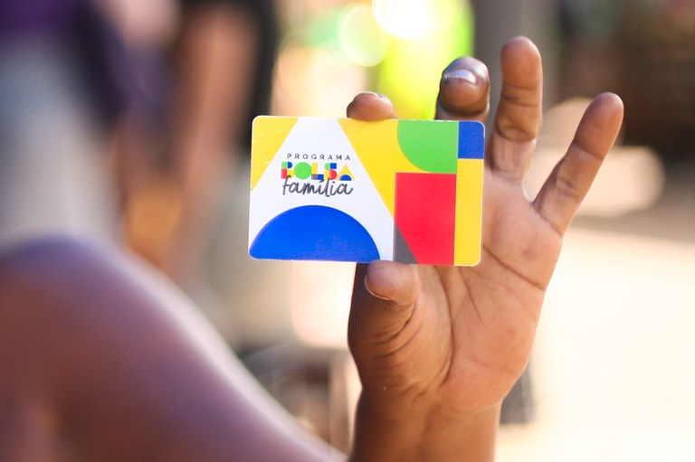Bolsa Família e Auxílio Gás:  pagamentos começam nesta sexta-feira (25)