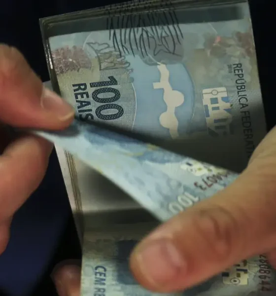 Crédito do Trabalhador: instituições financeiras podem oferecer troca de dívidas com juros menores