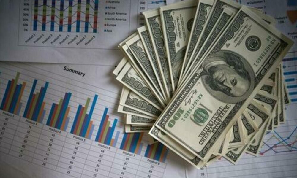 Dólar encerra último pregão em queda, aos R$ 5,72