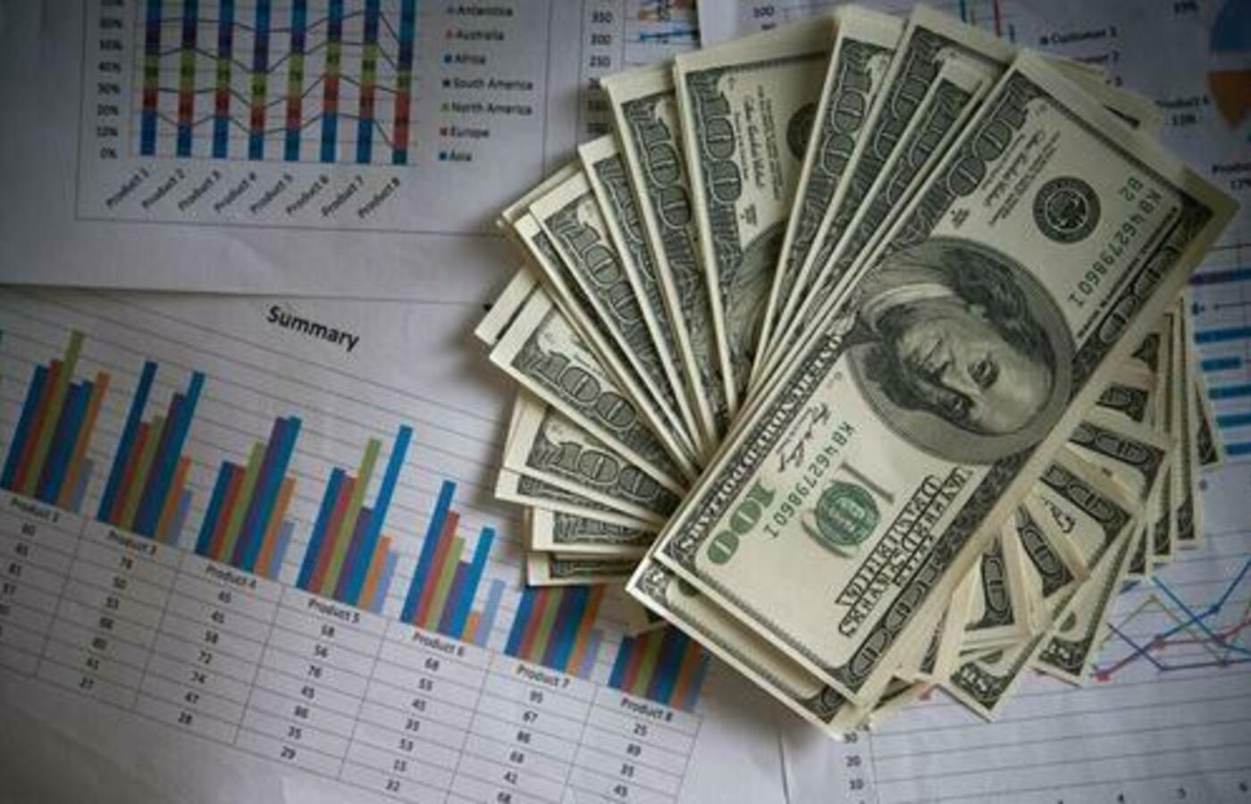 Dólar encerra último pregão em queda, aos R$ 5,72