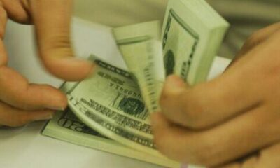Dólar fecha com queda de 1,23%