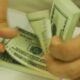 Dólar fecha com queda de 1,23%