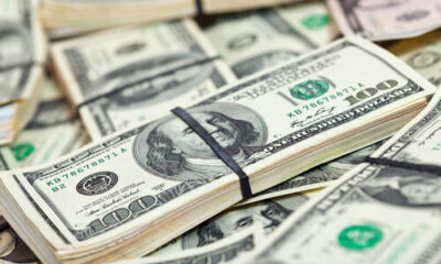 Dólar fecha última sessão em queda, com registro do 12° recuo seguido