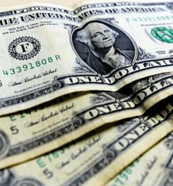 Dólar registra nova queda e chega a R$ 5,70 no último pregão