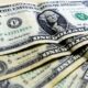 Dólar registra nova queda e chega a R$ 5,70 no último pregão