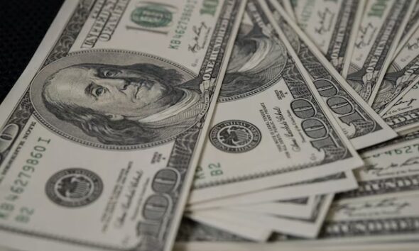 Dólar volta a fechar em alta e é cotado a R$ 5,72
