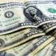 Em queda, dólar fecha última sessão cotado a R$ 5,68