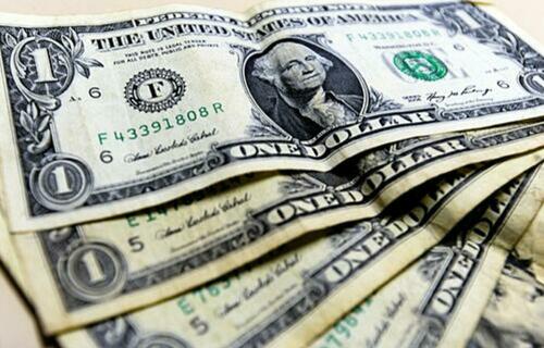 Em queda, dólar fecha última sessão cotado a R$ 5,68