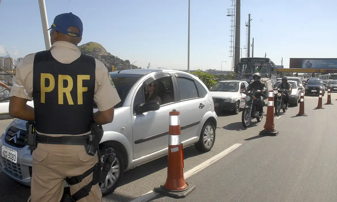 Estradas: PRF faz operação Semana Santa/Tiradentes 2025