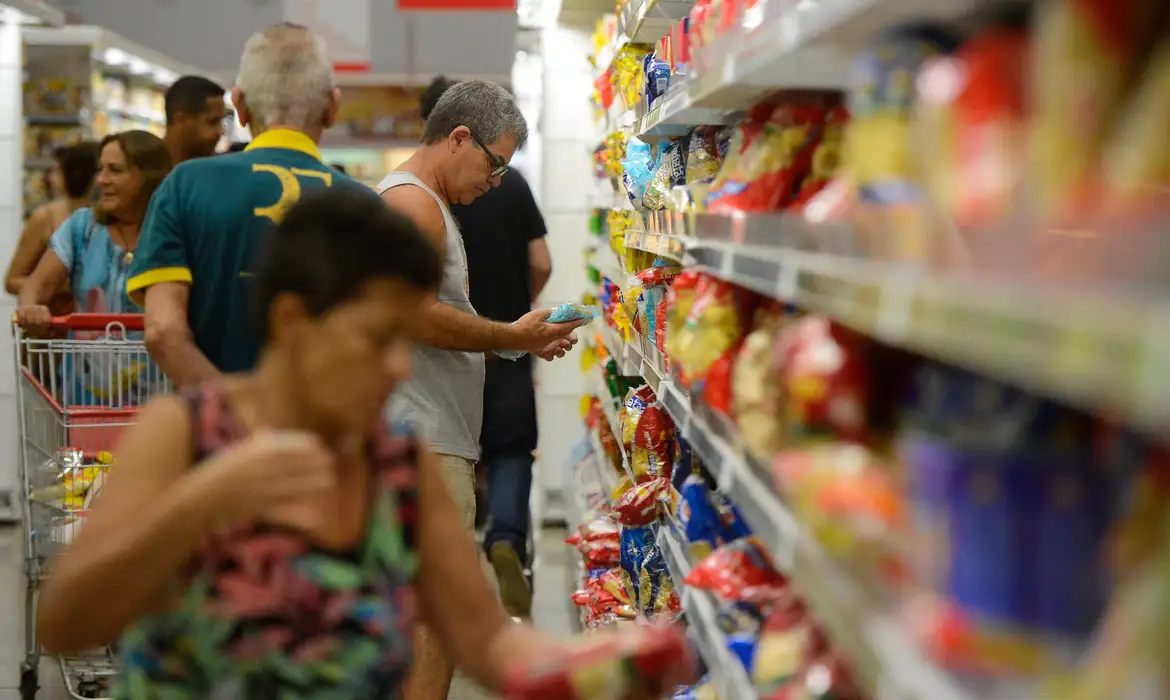 Genial/Quaest: 56% dos brasileiros consideram que economia do país piorou nos últimos 12 meses