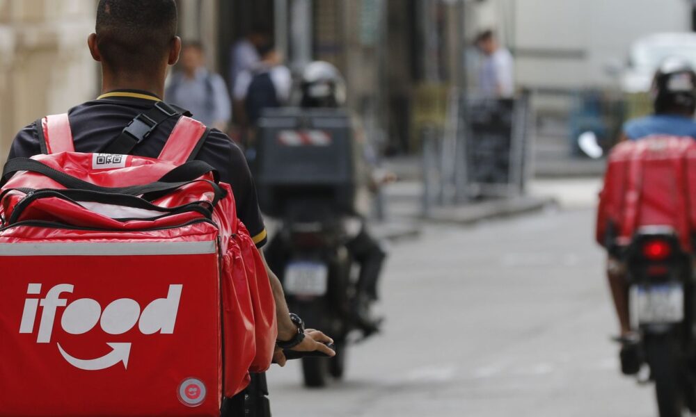 Greve dos entregadores de apps deve continuar nesta 3ª, entenda motivos da mobilização