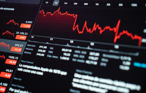 Ibovespa fecha última sessão acima dos 130 mil pontos