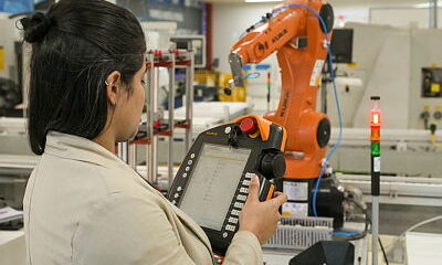 Indústria: emprego cresce 3,1% em agosto; membro da CNI prevê crescimento modesto no 2º semestre