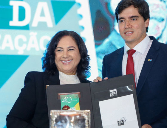 Ministério das Comunicações e Correios lançam selo em comemoração aos 40 anos da redemocratização do Brasil