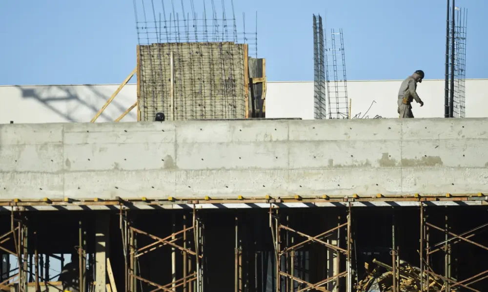Confiança da construção apresenta queda em 2025, aponta CNI