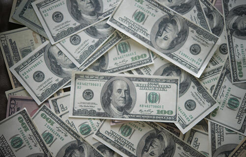 Dólar encerra último pregão em alta de 0,62%, cotado a R$ 5,74