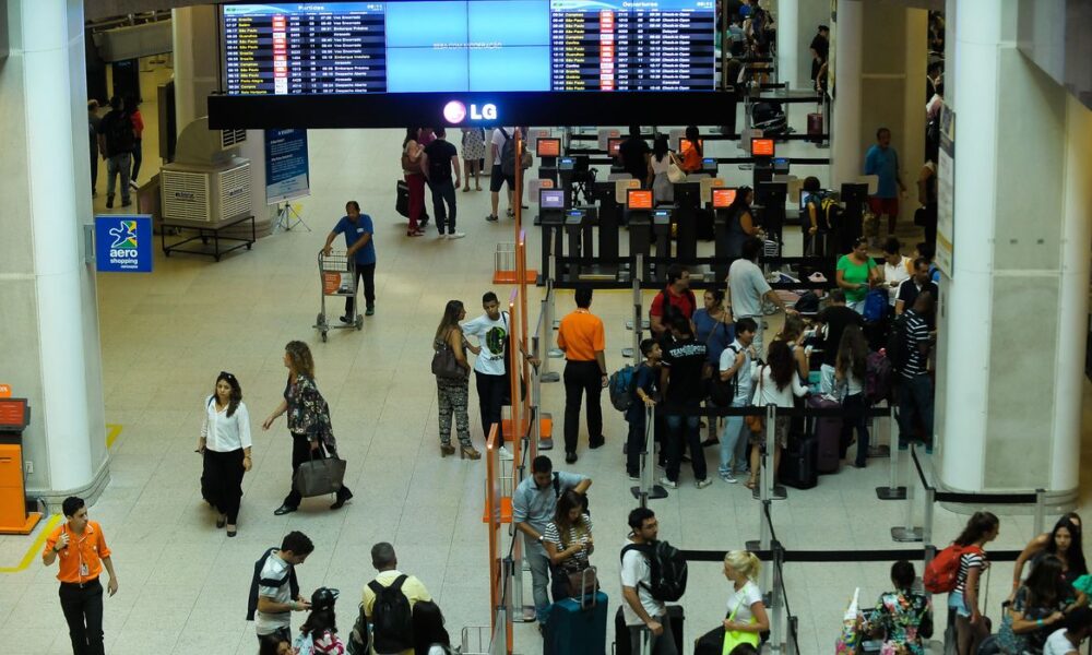 TRANSPORTE AÉREO: movimentação de passageiros no Brasil supera em 4% período pré-pandemia