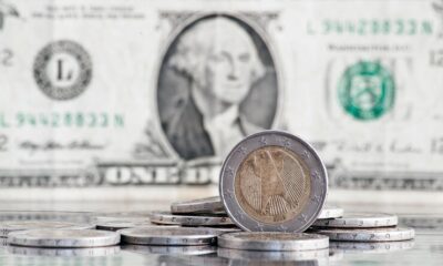 Dólar recua e fecha abaixo de R$ 5,50, com cenário externo e expectativas sobre Selic