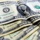 Dólar renova mínima e fecha última sessão em queda