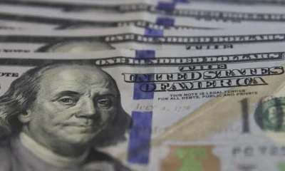 Dólar e euro encerram pregão em queda