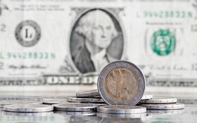 Dólar recua ao menor patamar em nove meses e fecha junho a R$ 5,43