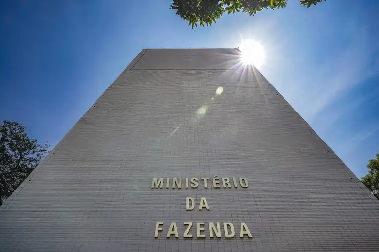 IFI: desempenho fiscal avança no semestre; cenário de 2026 preocupa