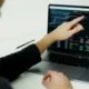 Ibovespa encerra o dia com alta de 0,45%, a 137.165 pontos