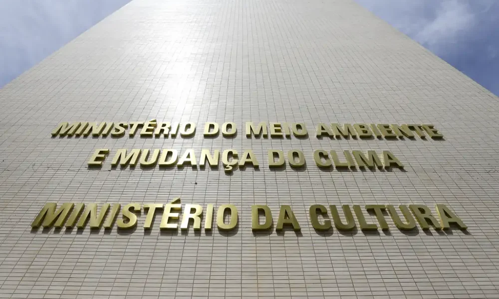 Política pública cultural e leis de  fomento: você sabe qual é a diferença?