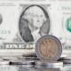 Em alta, dólar sobe a R$ 5,85