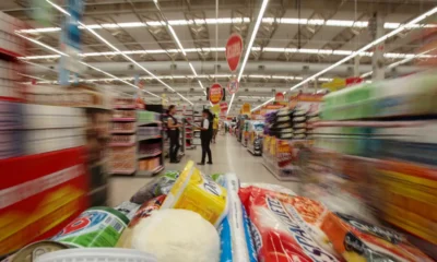 Inflação tem prévia negativa em agosto e recua para 4,95% em 12 meses