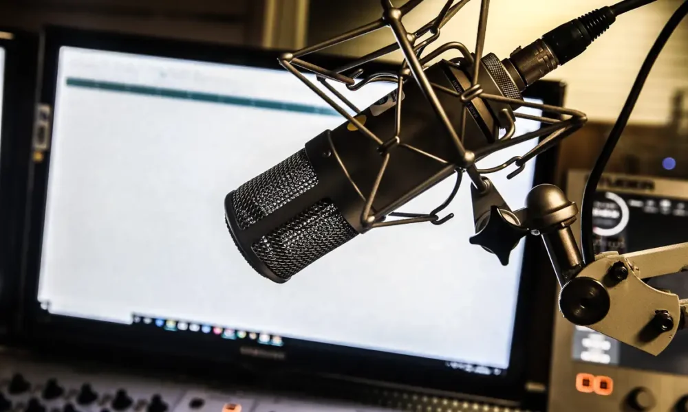 Rádio segue presente no cotidiano de 79% dos brasileiros das metrópoles, aponta pesquisa