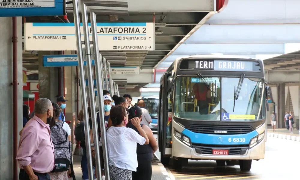 Setor de serviços cresce 0,3% em junho e registra a quinta alta consecutiva, aponta IBGE