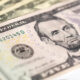 Dólar: moeda fecha último pregão em alta