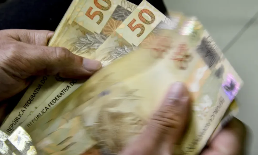 Mais da metade dos brasileiros das classes ABC estão preocupados com futuro financeiro