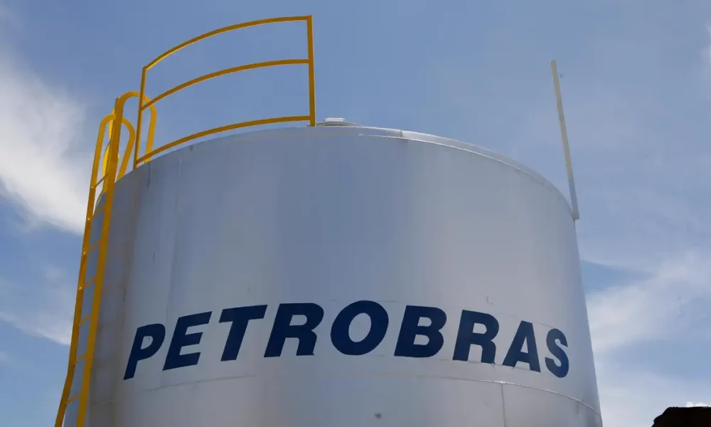 SAF: Petrobras produz querosene renovável em escala industrial