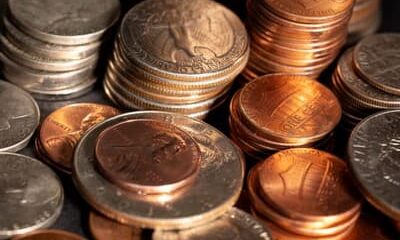 Dólar: moeda encerra última sessão praticamente estável