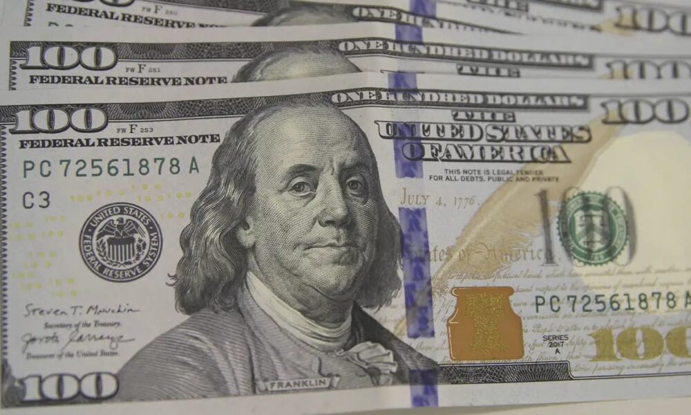 Dólar: moeda encerra o último pregão em baixa