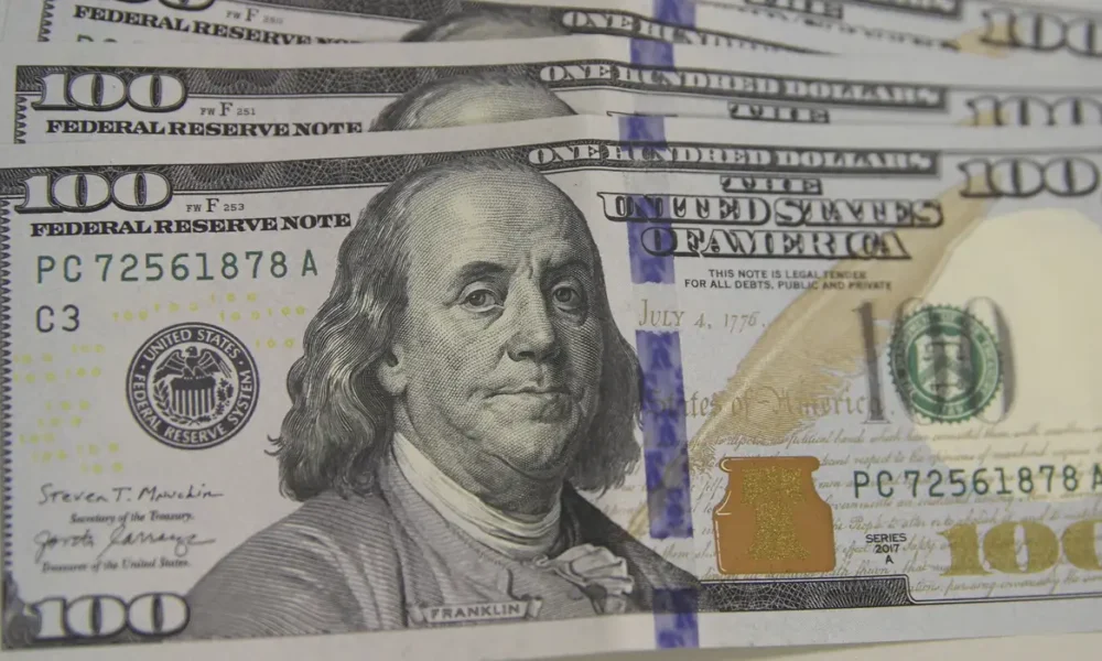 Dólar: moeda fecha em alta e acompanha valorização no exterior