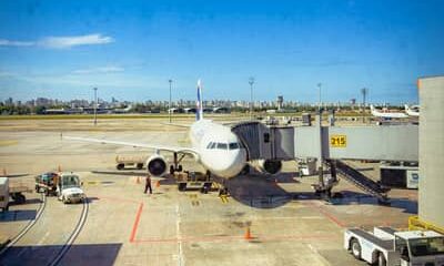 Companhias aéreas brasileiras que assumirem compromissos de descarbonização poderão acessar crédito para comprar querosene de aviação