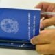Desemprego cai a 5,2% no Brasil e atinge menor nível desde 2012, aponta IBGE 
