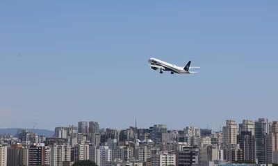 Após outubro histórico, volume de serviços no Brasil cai 0,1% em novembro, segundo IBGE