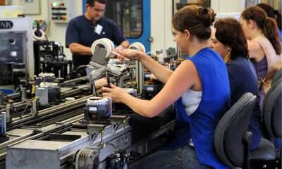Juros altos restringem acesso ao crédito e reduzem competitividade industrial, aponta CNI